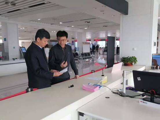 说明: 王献宇副市长到公积金窗口调研